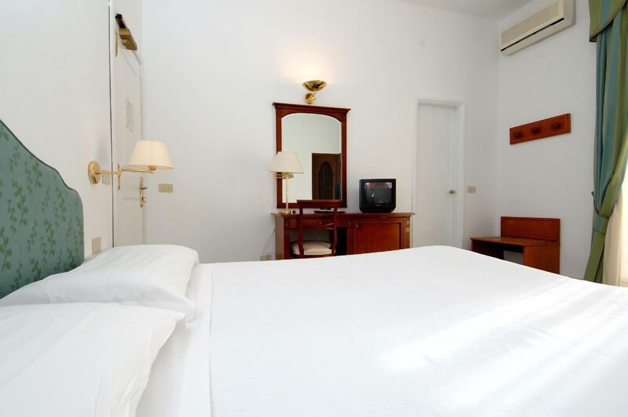 Luna Convento Hotel 4*